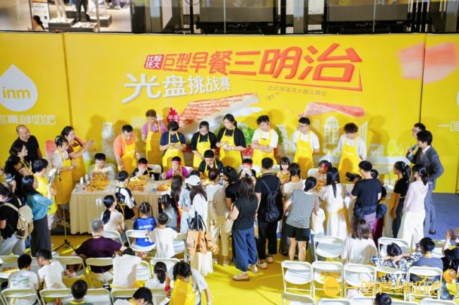 三项“早餐第一”加持！一鸣真鲜奶吧开学季办光盘赛，升级营养早餐服务