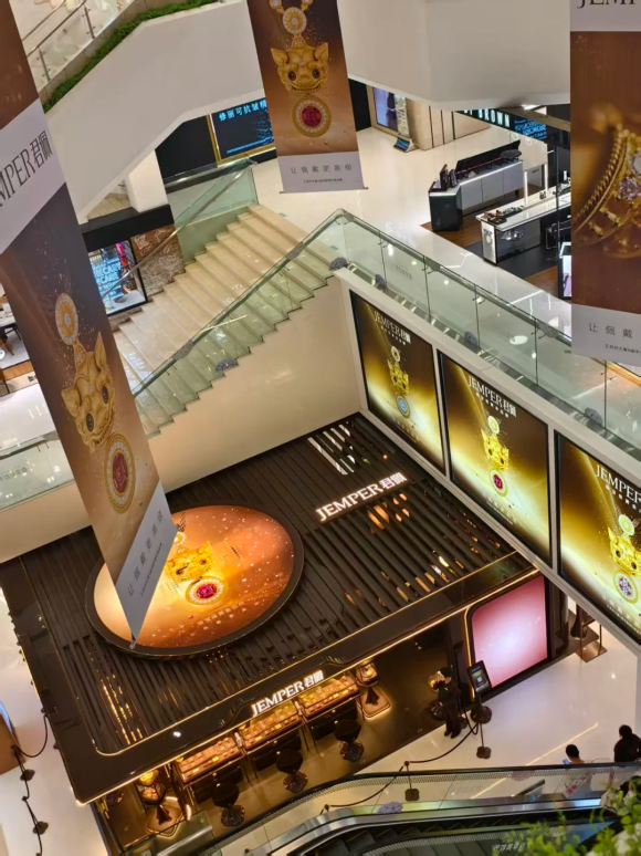 刻丝工艺，东方金艺｜君佩黄金杭州大厦店，以匠心重释高奢黄金